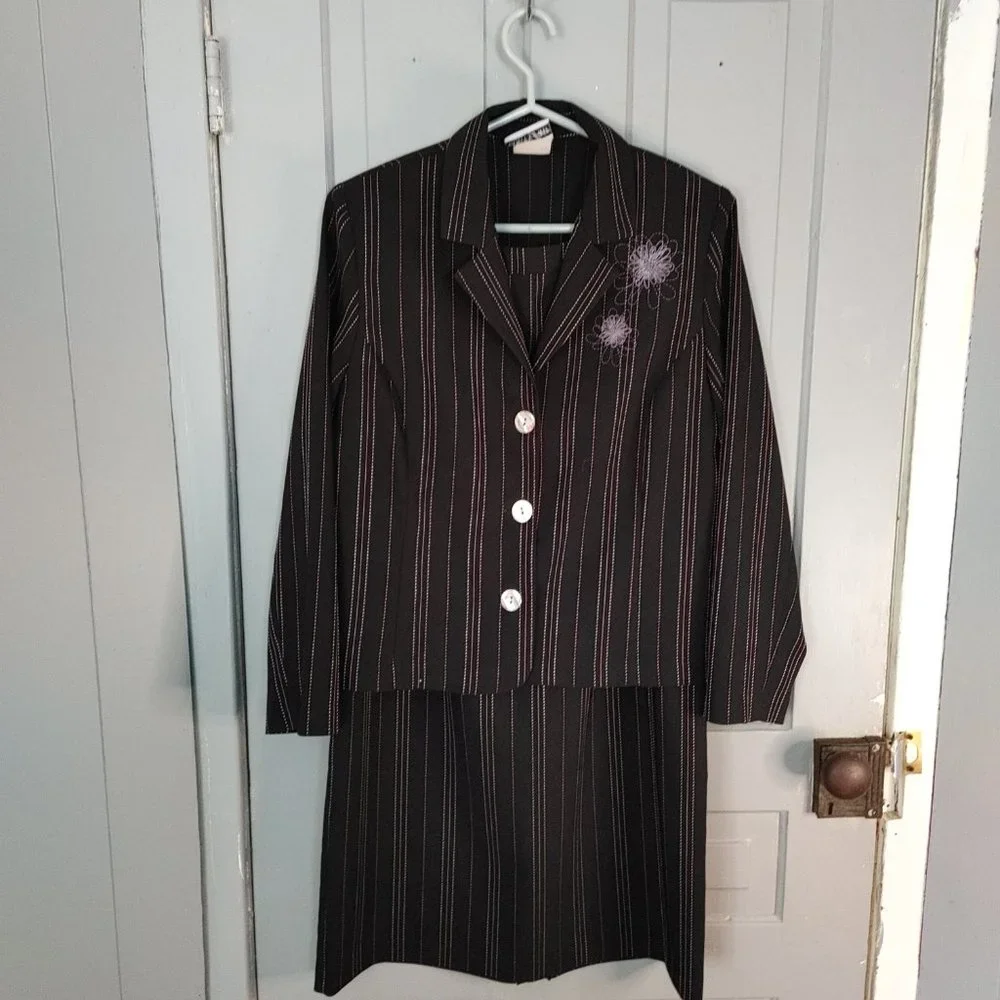 2/$40 Vanity Fair Dress Suit - Picture 1 of 9